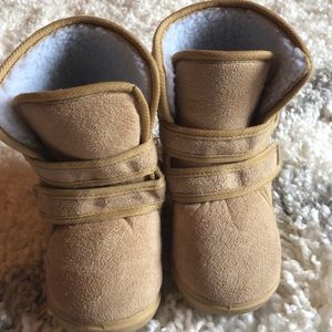 Size 10 tan kids boots